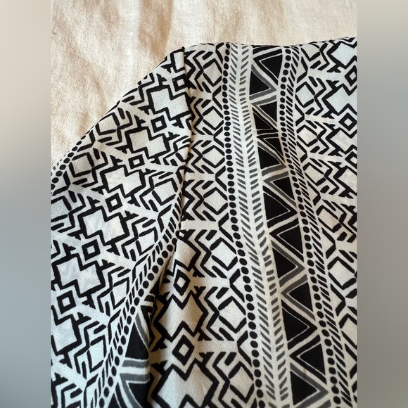 Charlotte Russe Printed Tunic Blouse - Picture 5 of 7